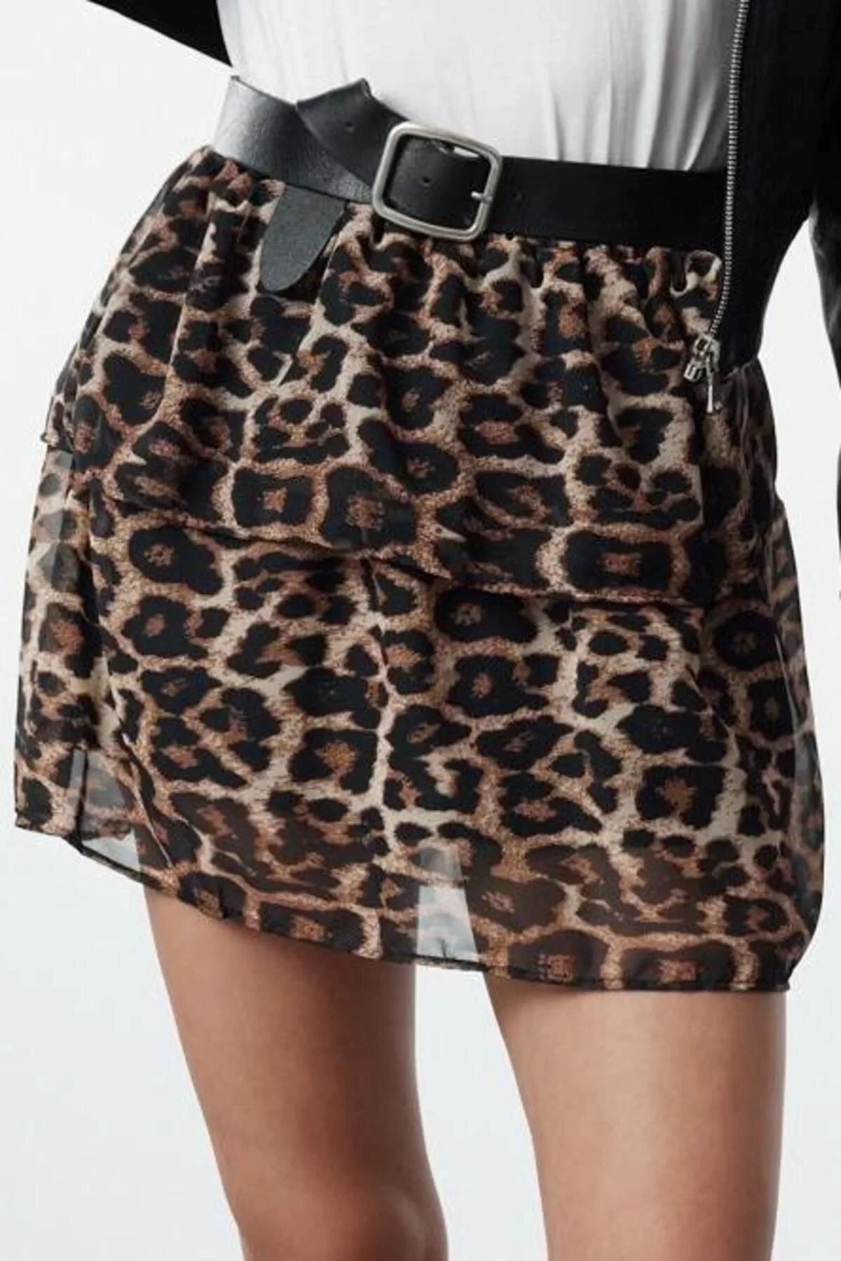 Women Fashion Style Mini Unlined Woven Leopard Patterned Ruffle Mini Length Woven Skirt