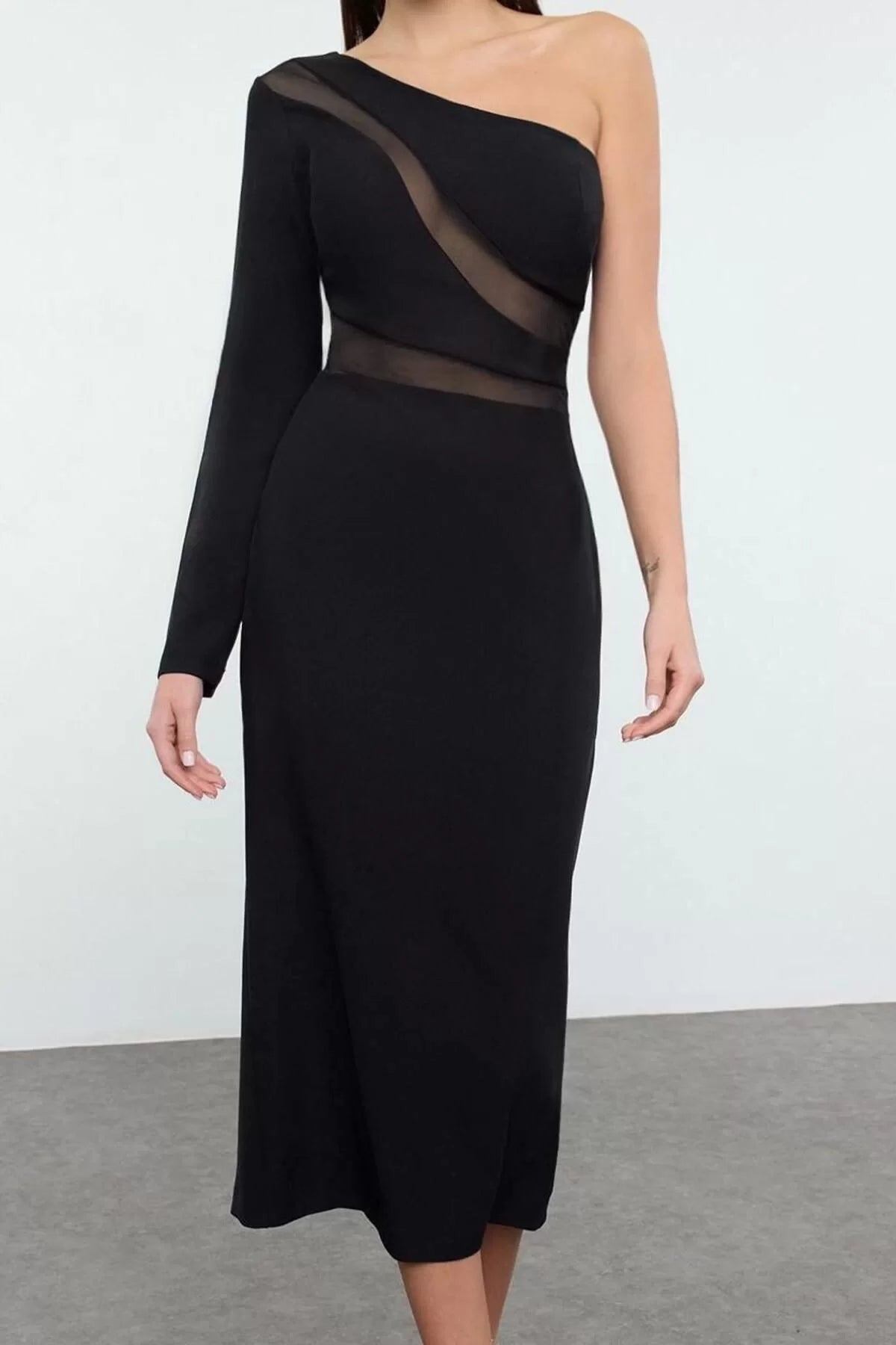 Women Fashion Stylish Midi Length Asymmetrical Collar Fitted Body-Smoothing Transparent Detailed Single Sleeve Woven Dress