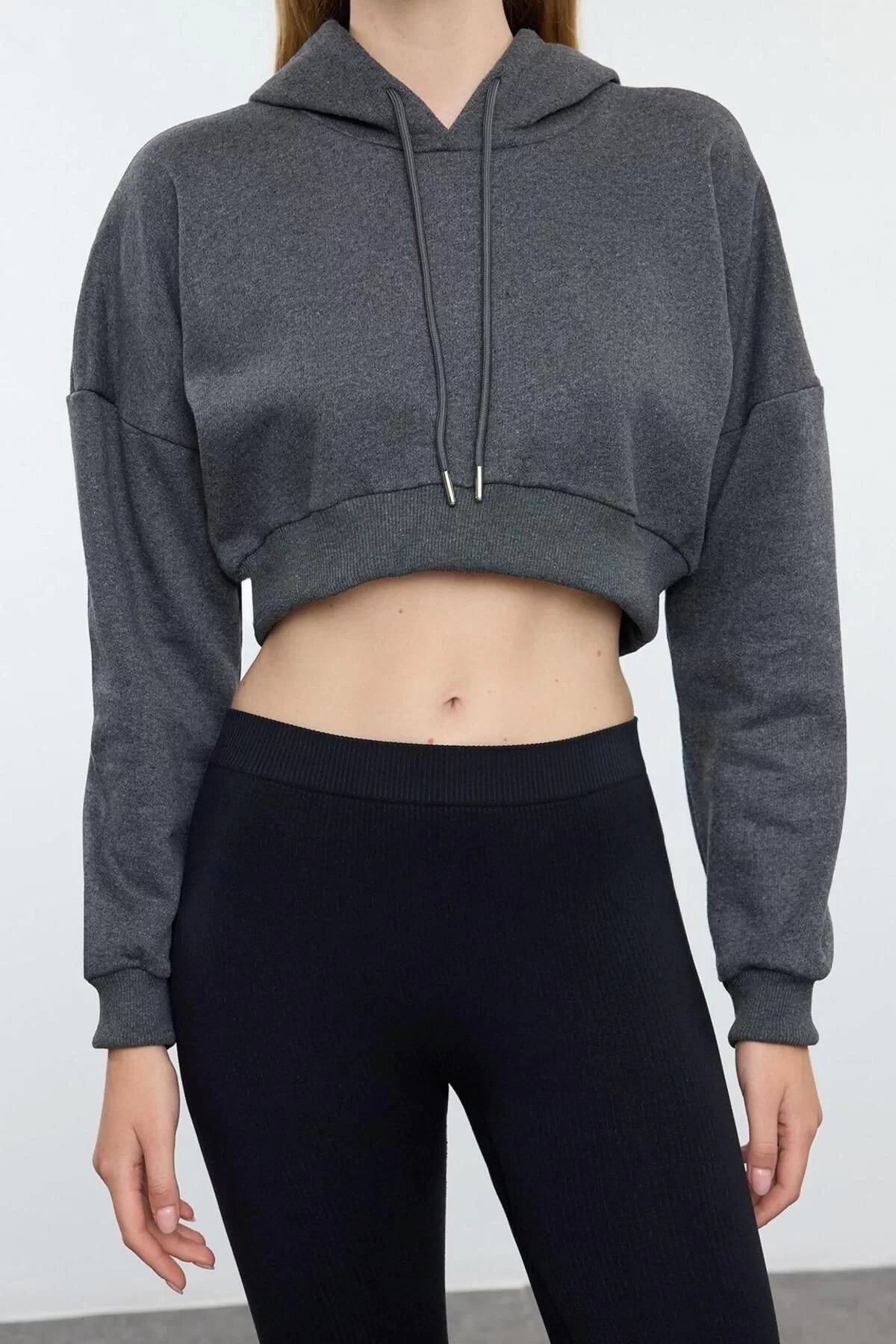 Women Fashion Stylish Regular Hooded Low Sleeve Crop Cotton Crop Fleece Inside Knitted Sports Sweatshirt