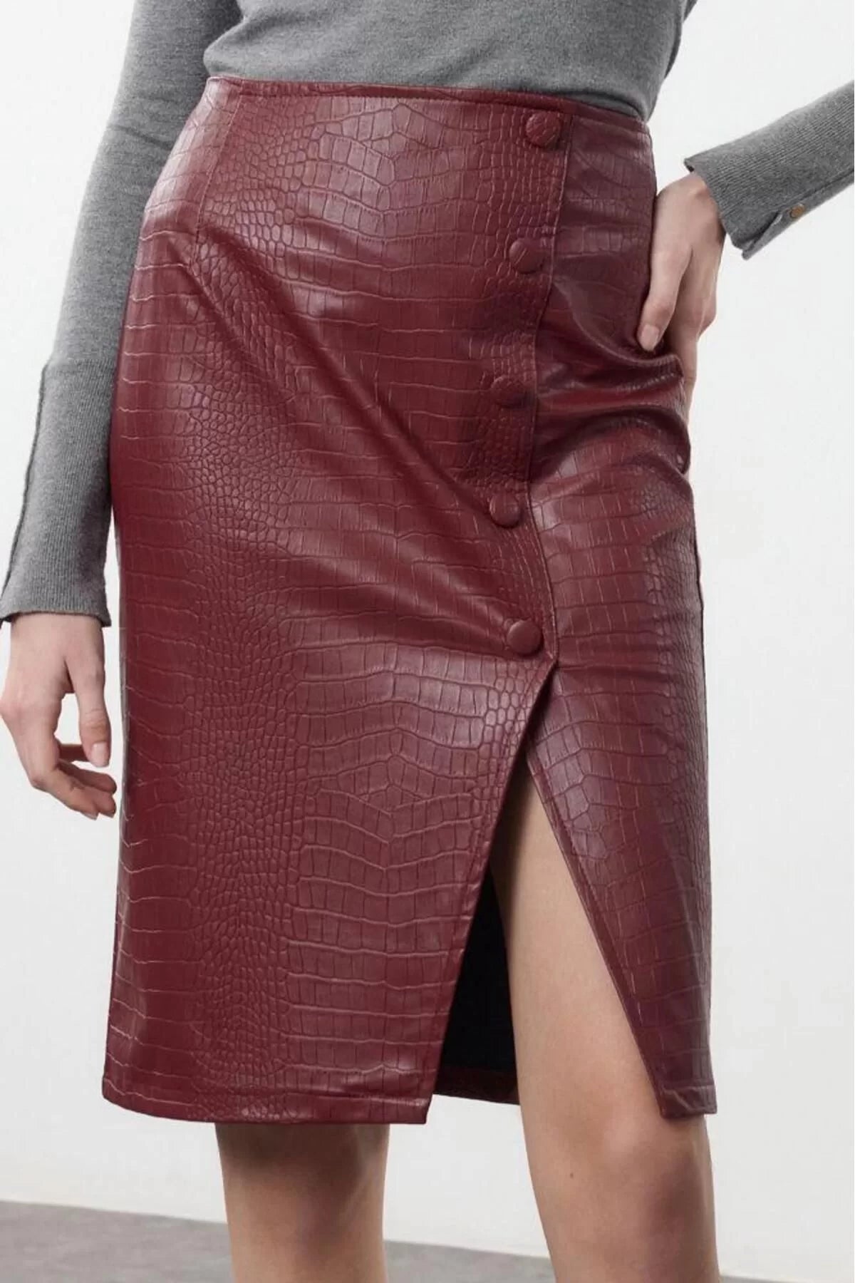 Women Fashion Style Midi Unlined Woven Limited Edition Faux Snakeskin Slit Detailed Woven Skirt