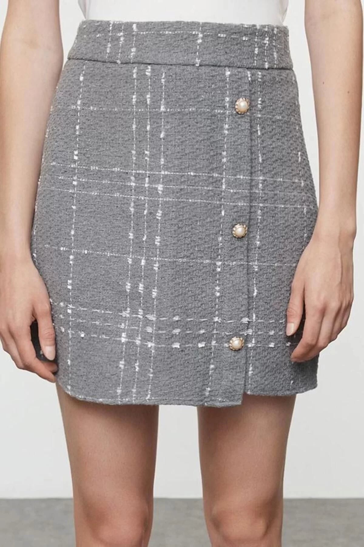 Women Fashion Style Mini Unlined Woven Buttoned Tweed Fabric Mini Woven Skirt