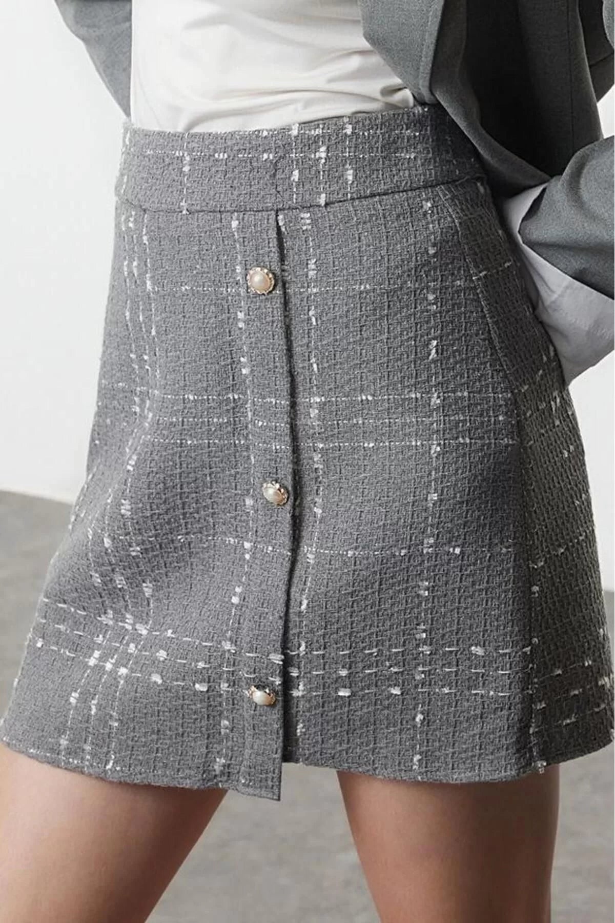 Women Fashion Style Mini Unlined Woven Buttoned Tweed Fabric Mini Woven Skirt