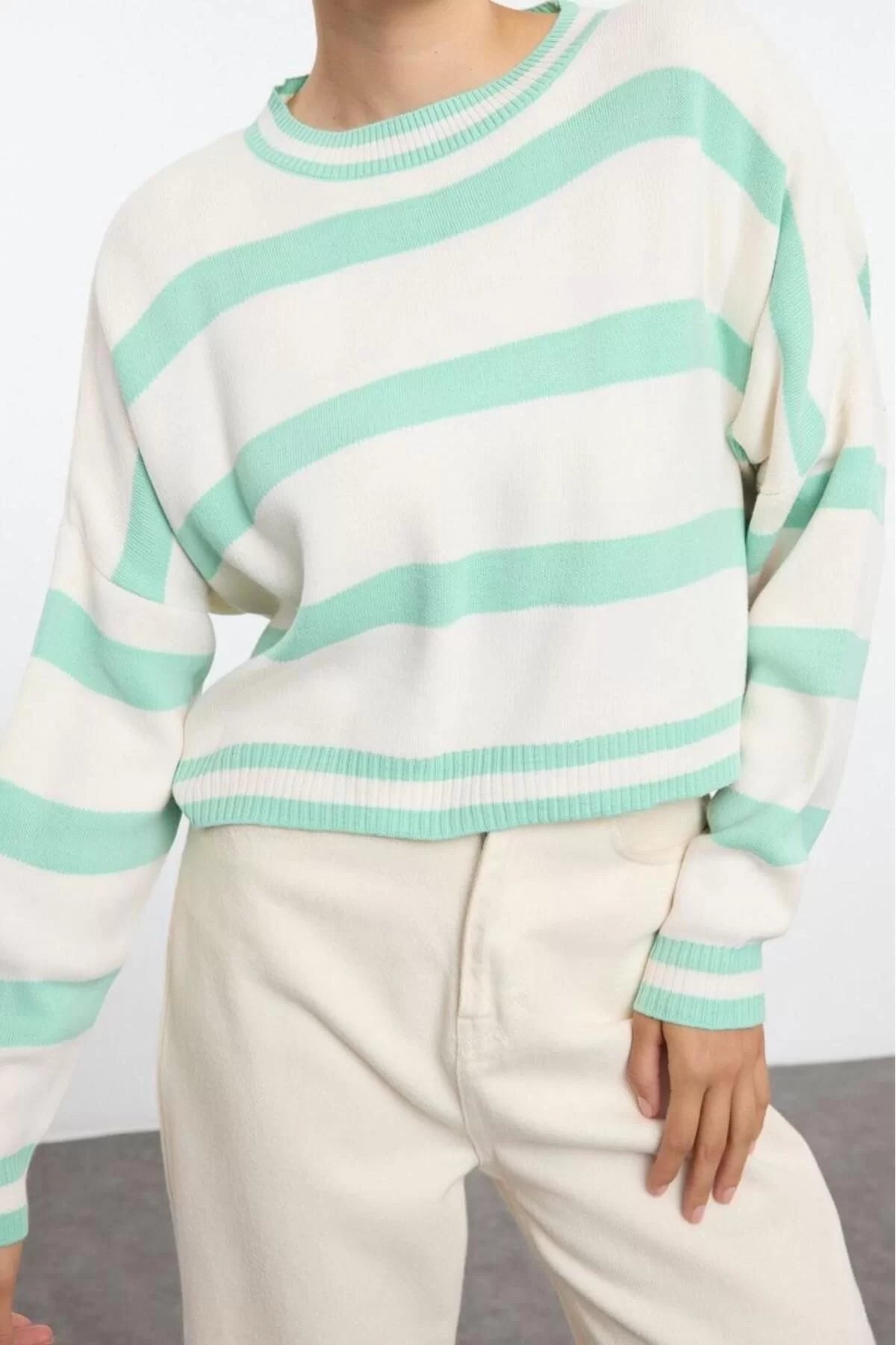 Women Fashion Stylish Crew Neck Low Sleeve Crop Striped Knitwear Sweater