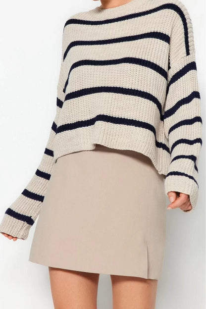 Women Fashion Stylish Crew Neck Low Sleeve Crop Basic Striped Knitwear Sweater