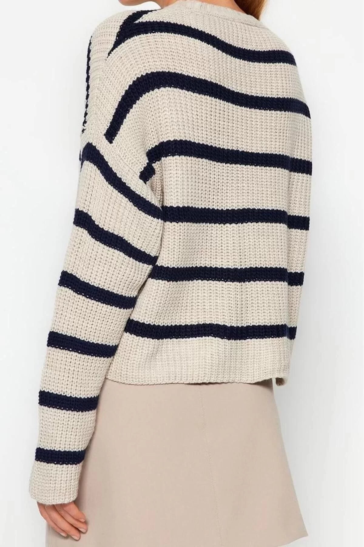 Women Fashion Stylish Crew Neck Low Sleeve Crop Basic Striped Knitwear Sweater