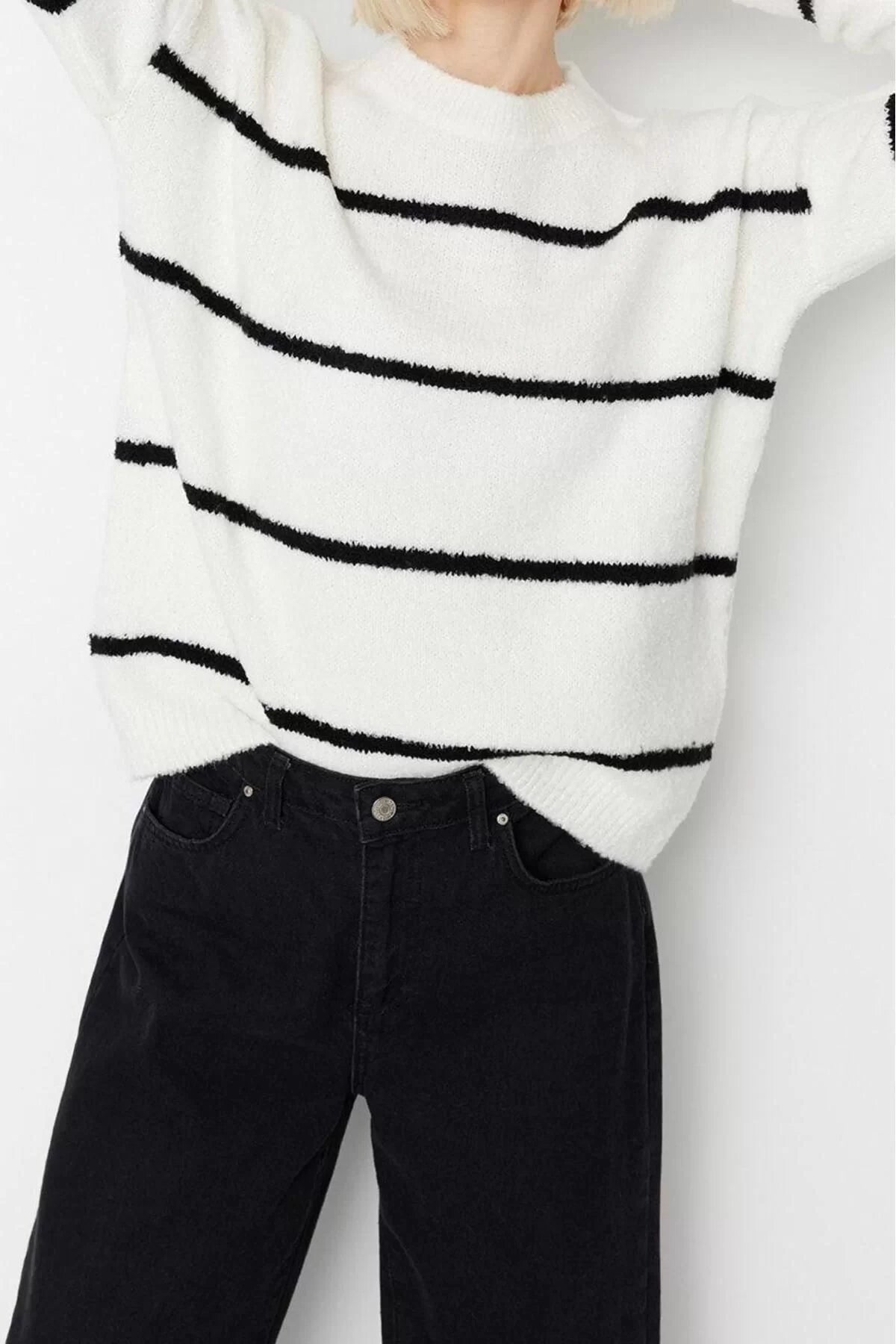 Women Fashion Stylish Crew Neck Standard Sleeve Regular Boucle Striped Knitwear Sweater