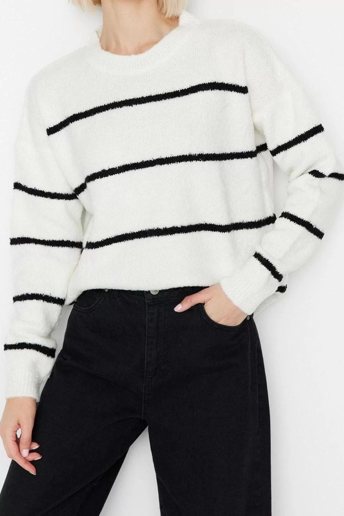 Women Fashion Stylish Crew Neck Standard Sleeve Regular Boucle Striped Knitwear Sweater