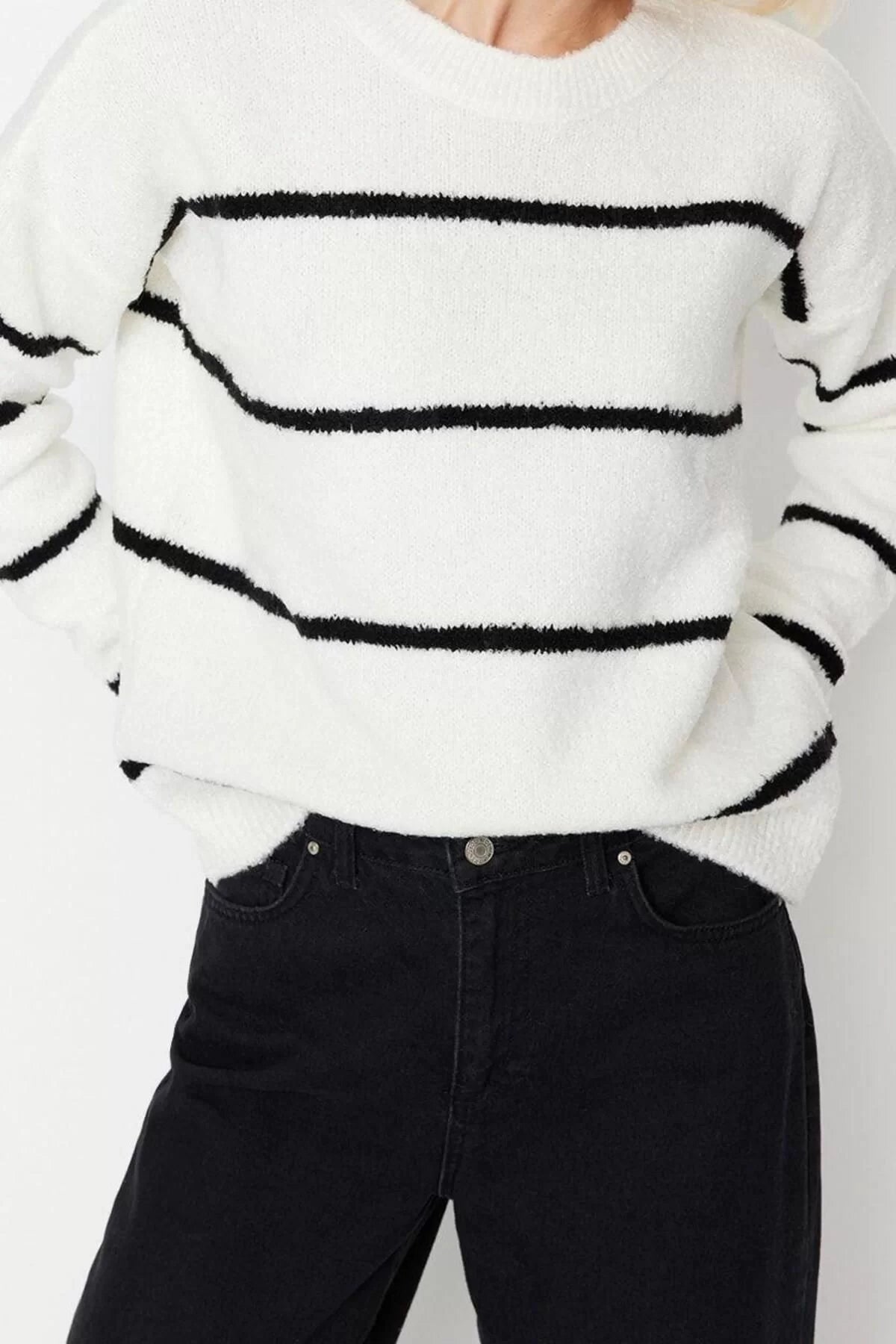 Women Fashion Stylish Crew Neck Standard Sleeve Regular Boucle Striped Knitwear Sweater