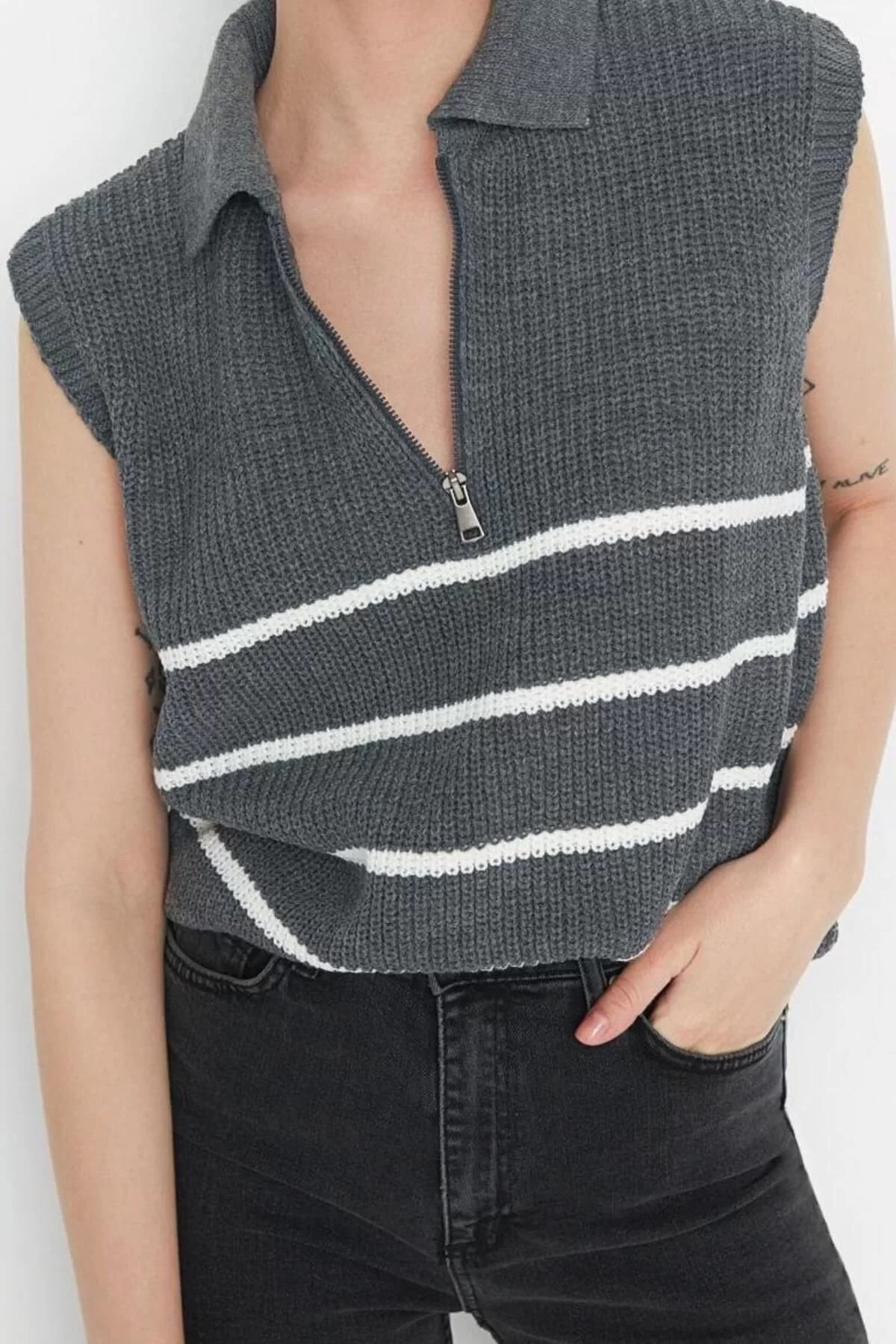 Women Fashion Stylish Polo Collar Standard Sleeve Regular Zipper Striped Knitwear Sweater