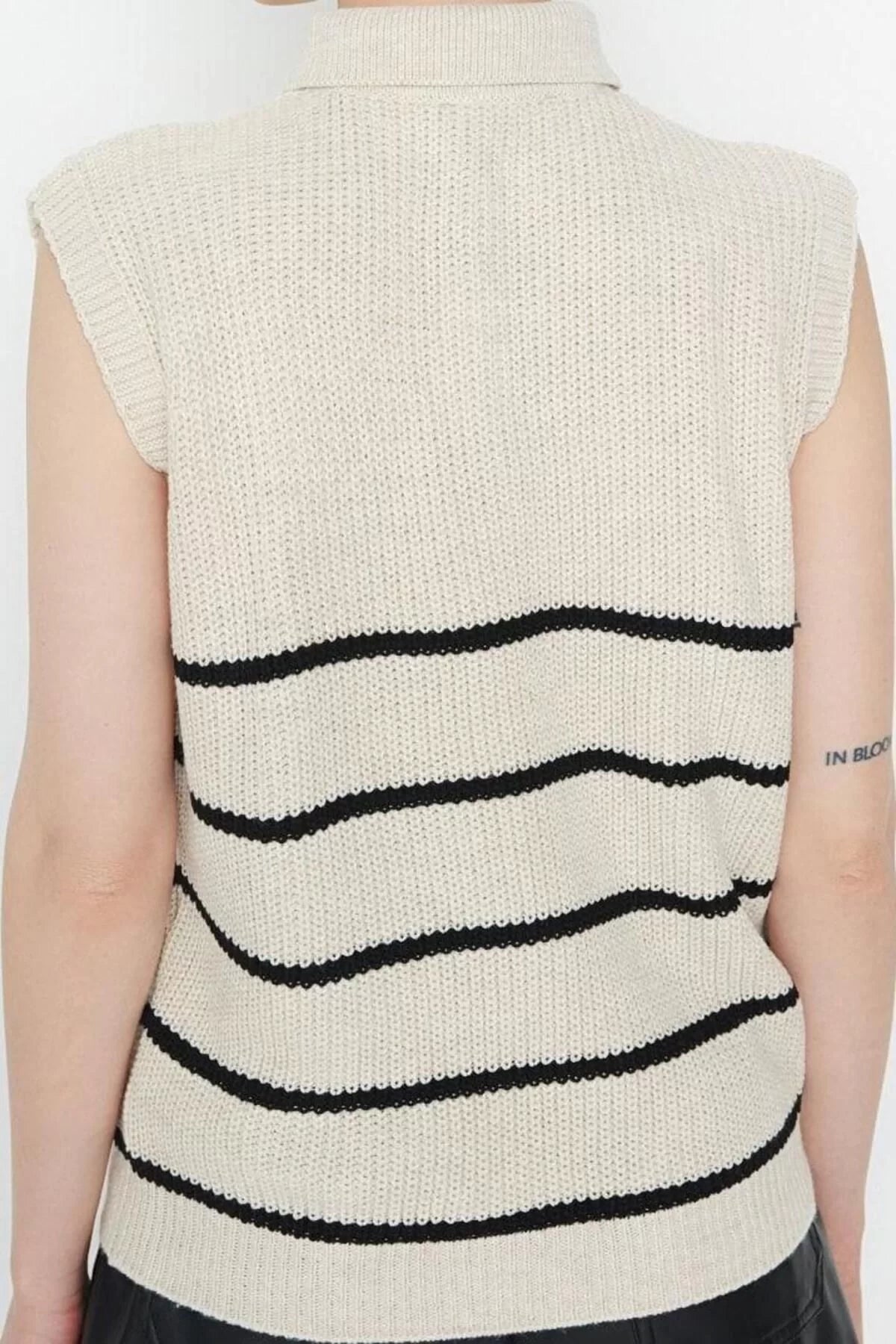 Women Fashion Stylish Polo Collar Standard Sleeve Regular Zipper Striped Knitwear Sweater