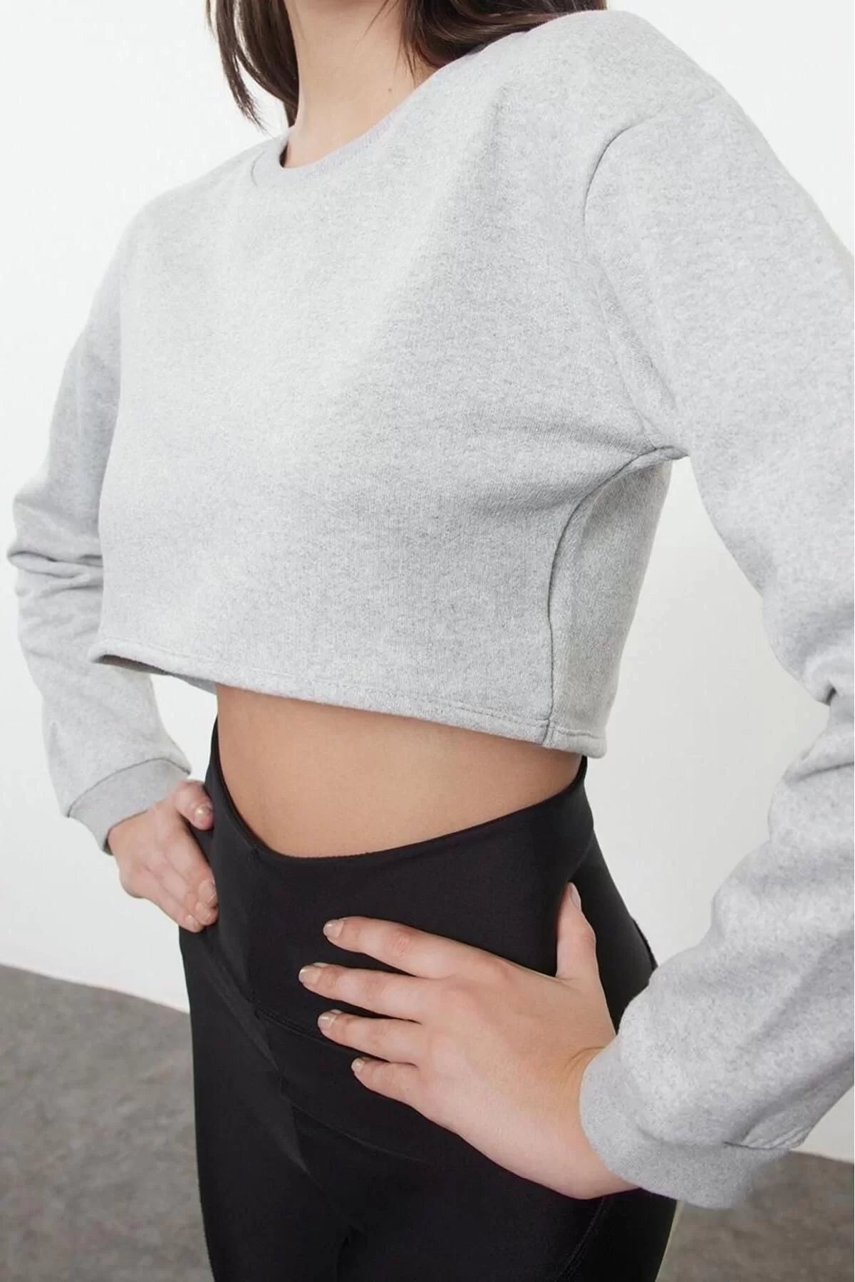 Women Fashion Stylish Oversize Crew Neck Low Sleeve Crop Super Crop Fleece Inside Knitted Sports Sweatshirt