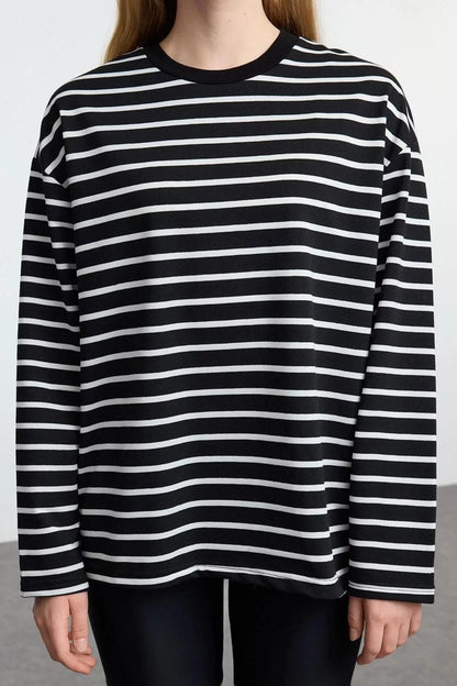 Women Fashion Stylish Oversize Crew Neck Low Sleeve Long Striped Wide Cut Thin Knitted Sweatshirt