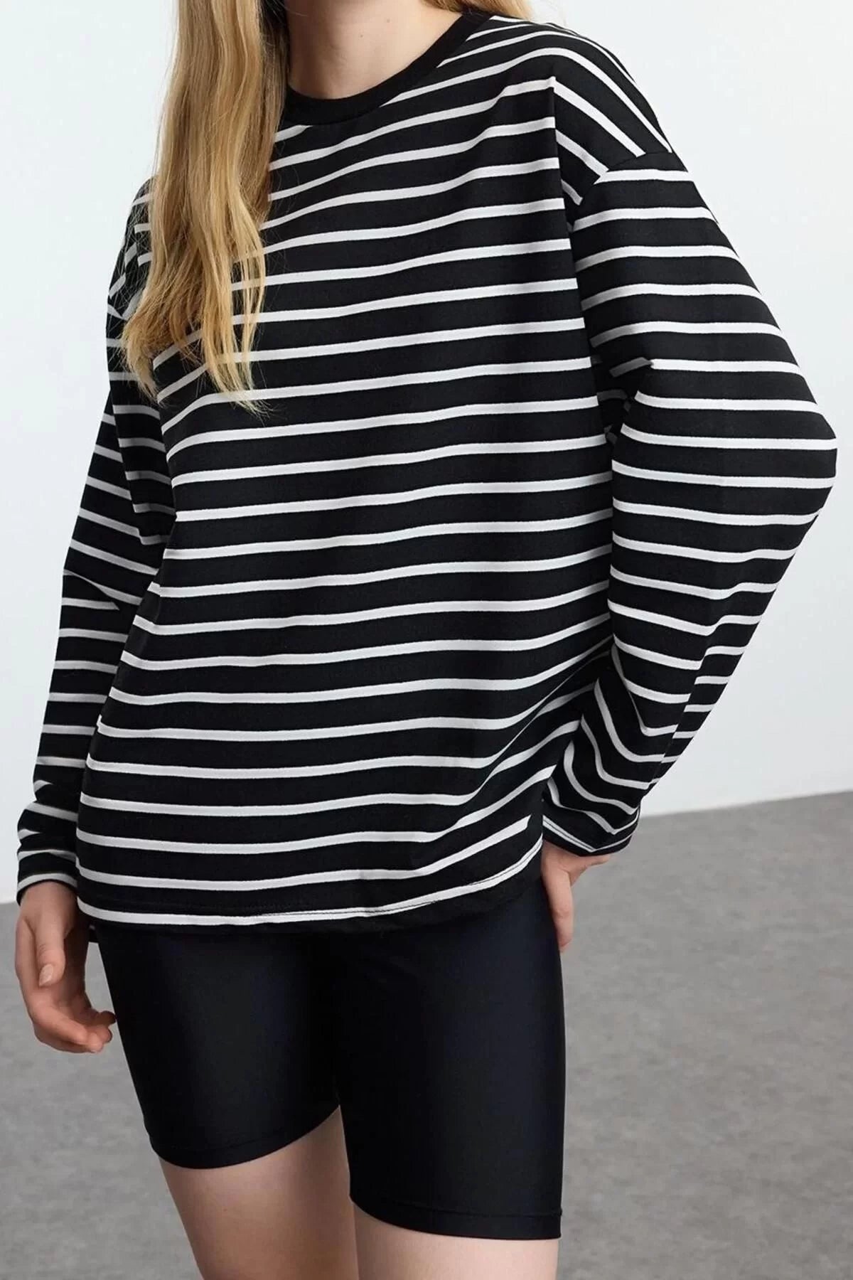 Women Fashion Stylish Oversize Crew Neck Low Sleeve Long Striped Wide Cut Thin Knitted Sweatshirt