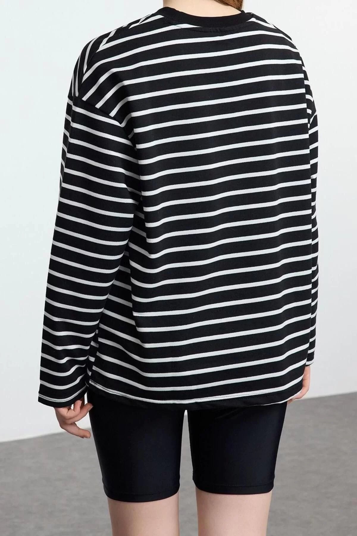 Women Fashion Stylish Oversize Crew Neck Low Sleeve Long Striped Wide Cut Thin Knitted Sweatshirt