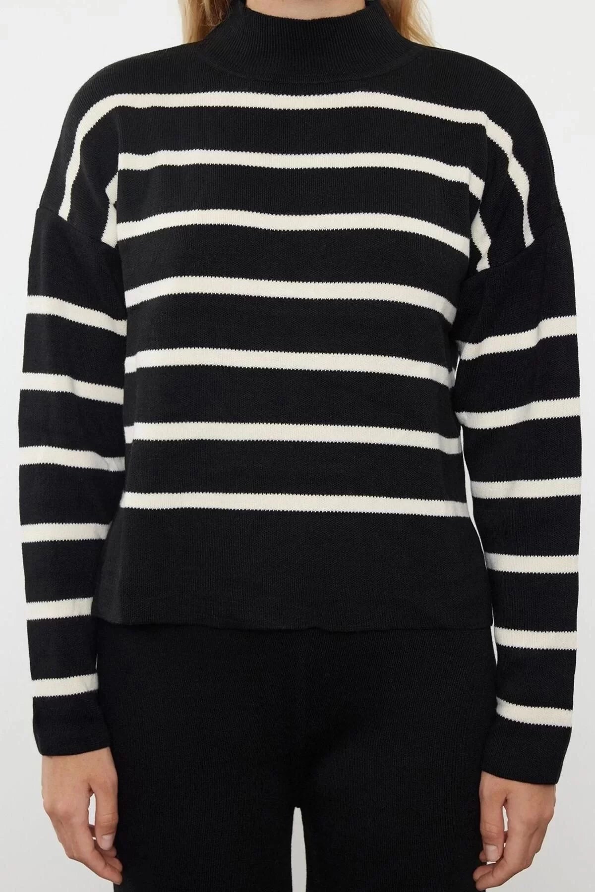 Women Fashion Stylish Regular Length Long Sleeve Striped Knitwear Pants Top-Bottom Set