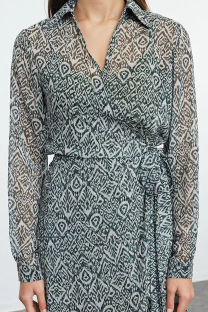 Women's Mini Length Shirt Collar Regular Geometric Patterned Double Breasted Tie Detailed Woven Winter Dress