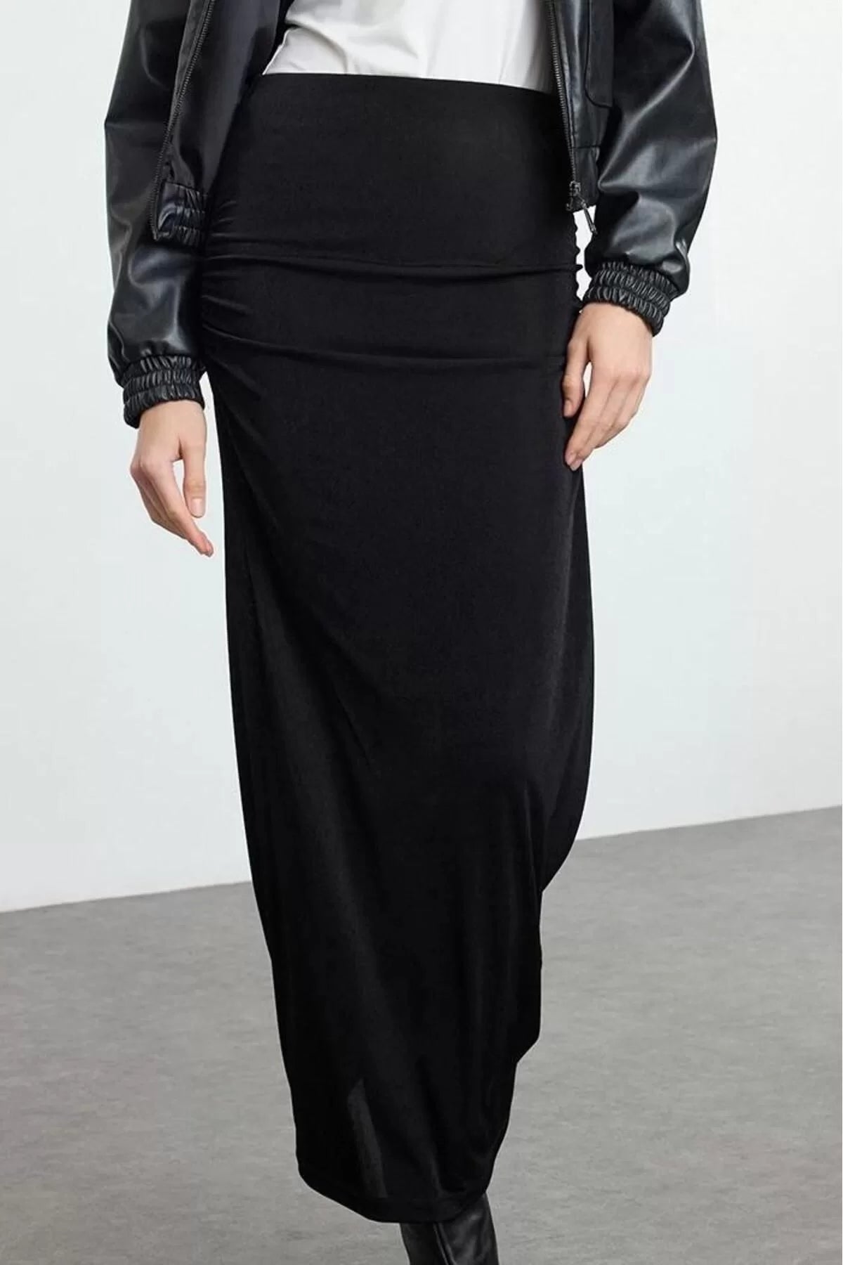 Women Fashion Style Maxi Unlined Knitted Premium Shiny Surface and Soft Texture Draped Maxi Knit Skirt