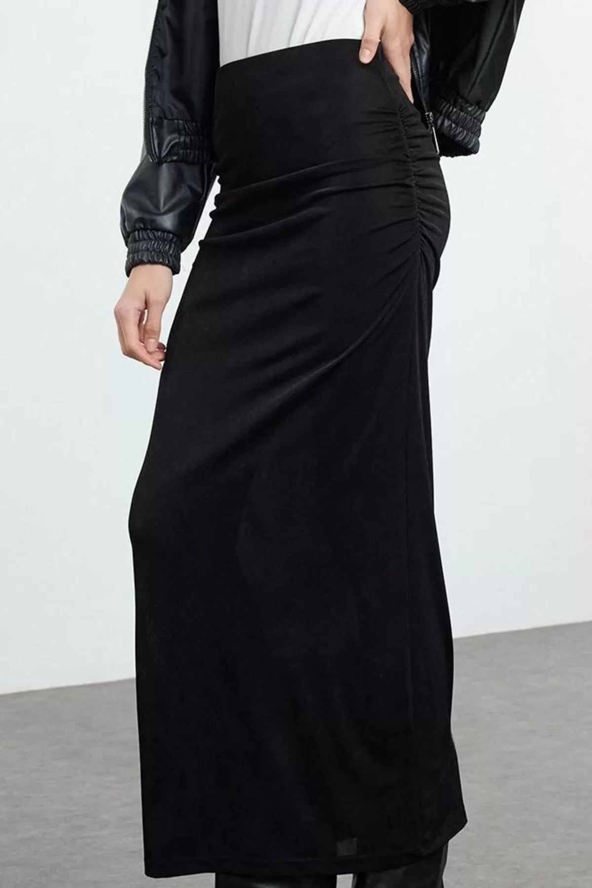 Women Fashion Style Maxi Unlined Knitted Premium Shiny Surface and Soft Texture Draped Maxi Knit Skirt