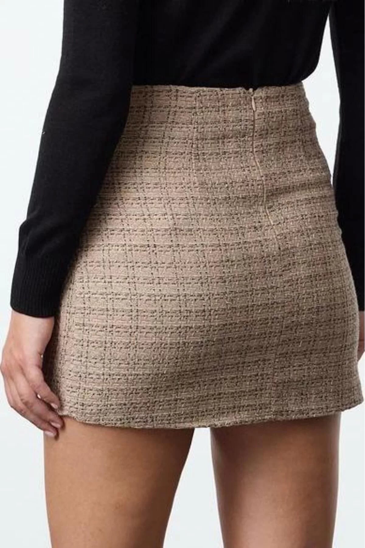 Women Fashion Style Mini Unlined Woven Tweed Fabric Pocket and Button Detail Plaid Patterned Woven Skirt