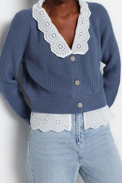 Women Fashion Stylish V Neck Raglan Sleeve Regular Crop Woven Garni Detailed Knitwear Cardigan