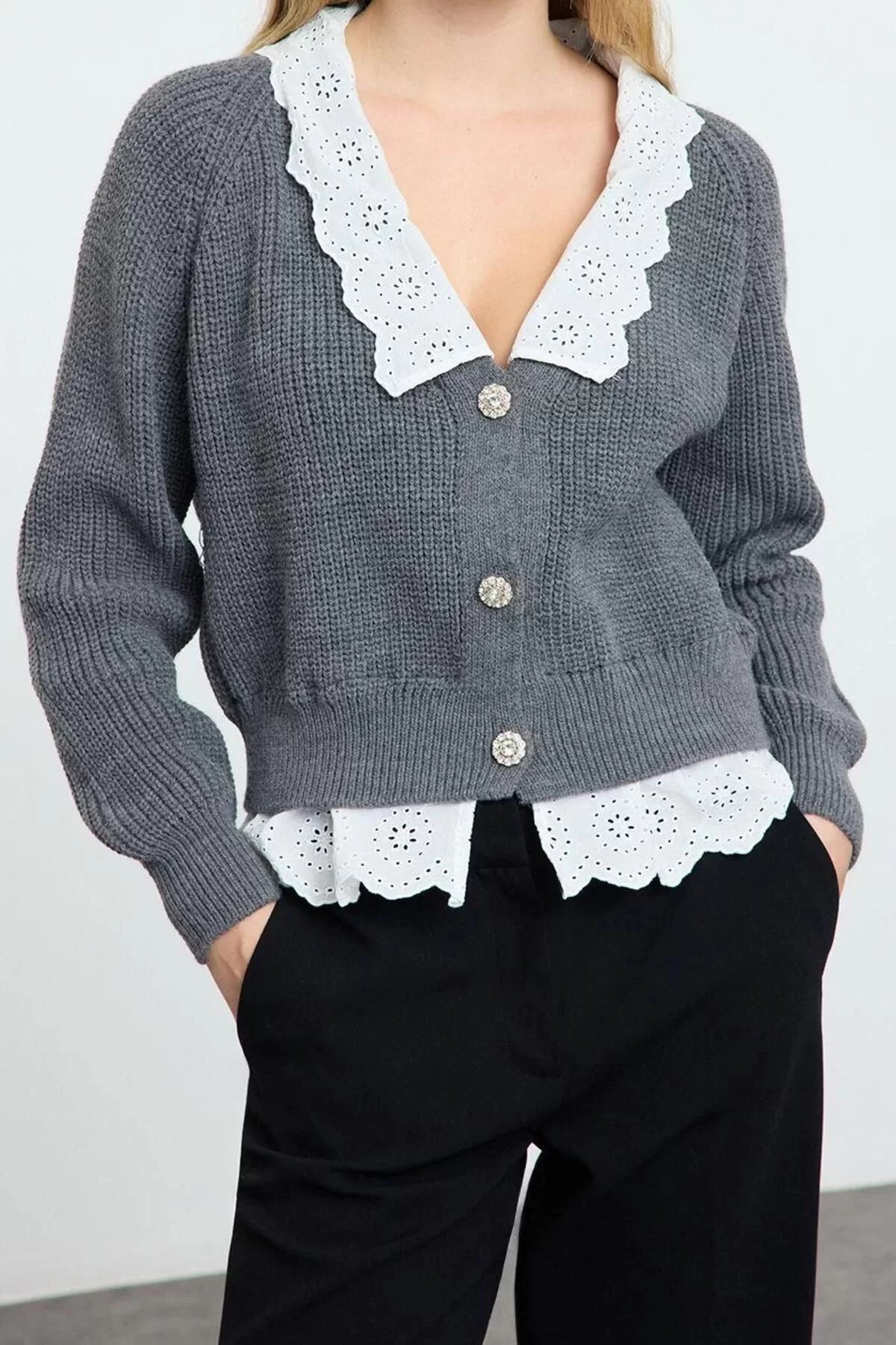 Women Fashion Stylish V Neck Raglan Sleeve Regular Crop Woven Garni Detailed Knitwear Cardigan