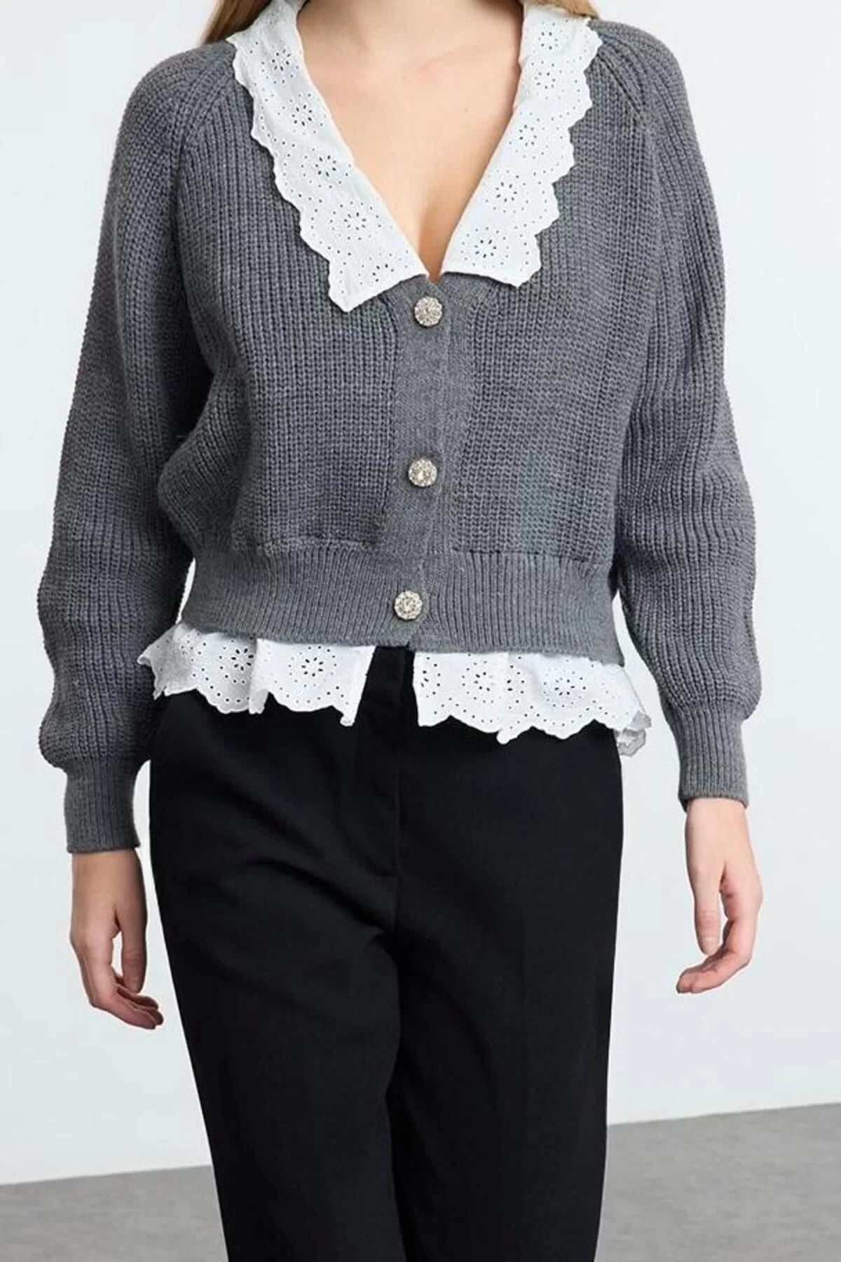 Women Fashion Stylish V Neck Raglan Sleeve Regular Crop Woven Garni Detailed Knitwear Cardigan