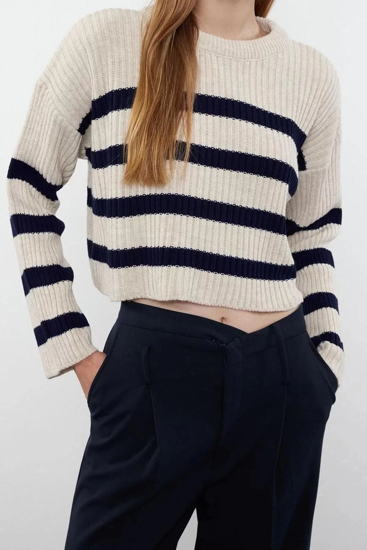 Women Fashion Stylish Crew Neck Regular Sleeve Crop Striped Knitwear Sweater