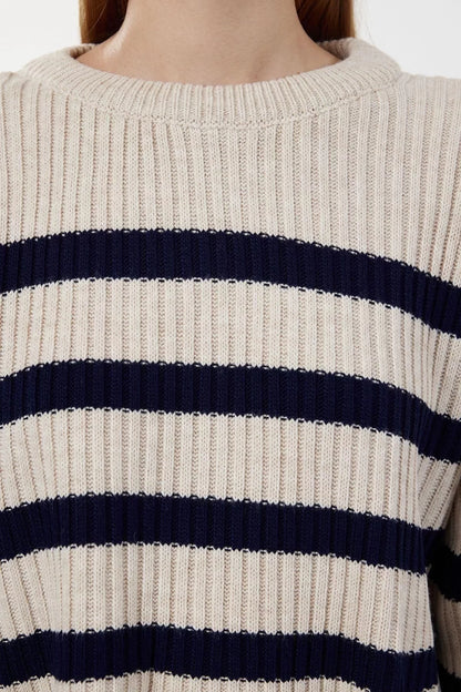 Women Fashion Stylish Crew Neck Regular Sleeve Crop Striped Knitwear Sweater