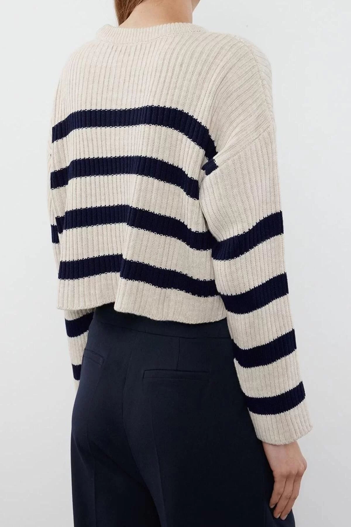 Women Fashion Stylish Crew Neck Regular Sleeve Crop Striped Knitwear Sweater