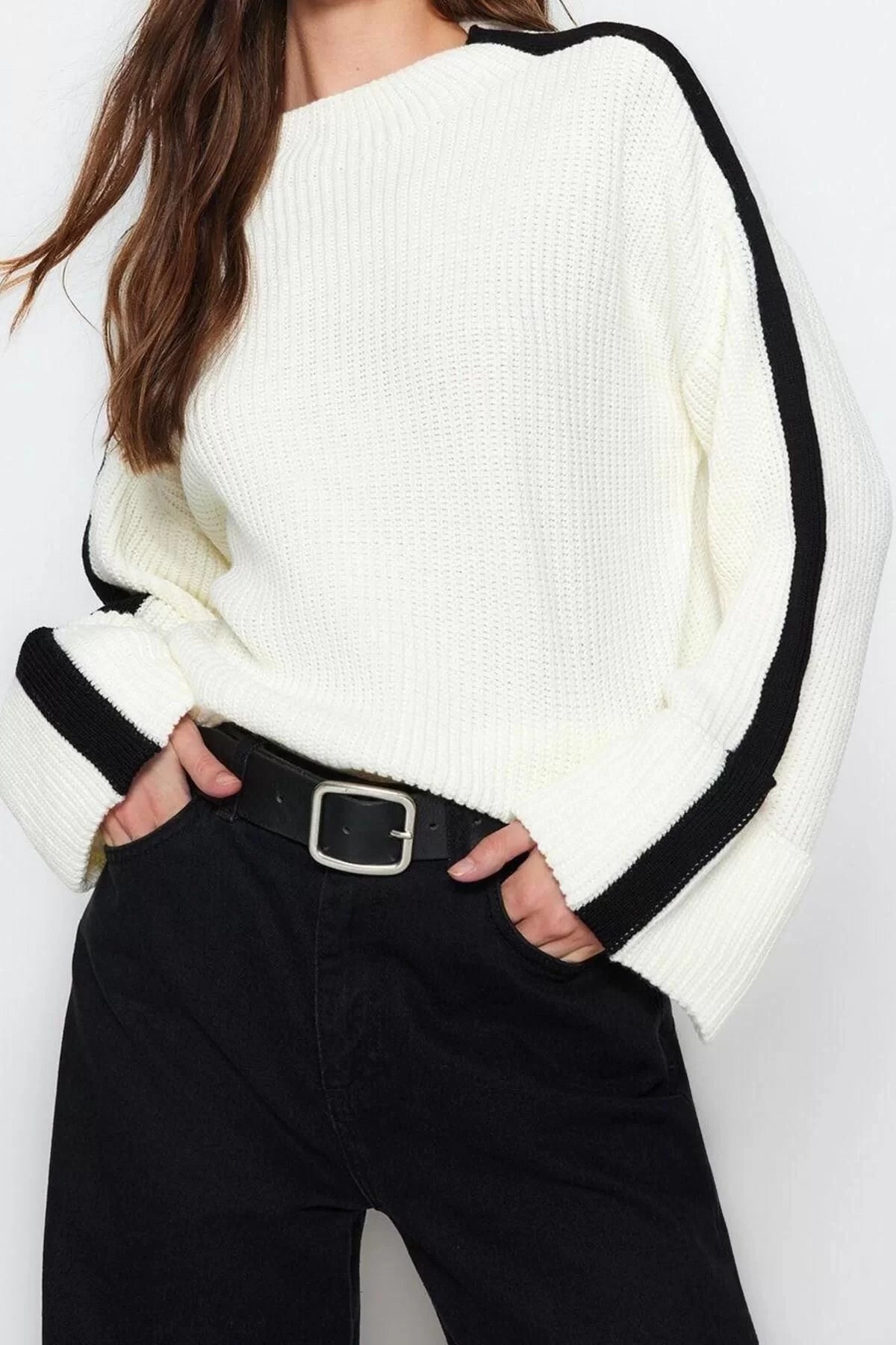 Women Fashion Stylish Crew Neck Low Sleeve Regular Wide Fit Folded Sleeve Knitwear Sweater