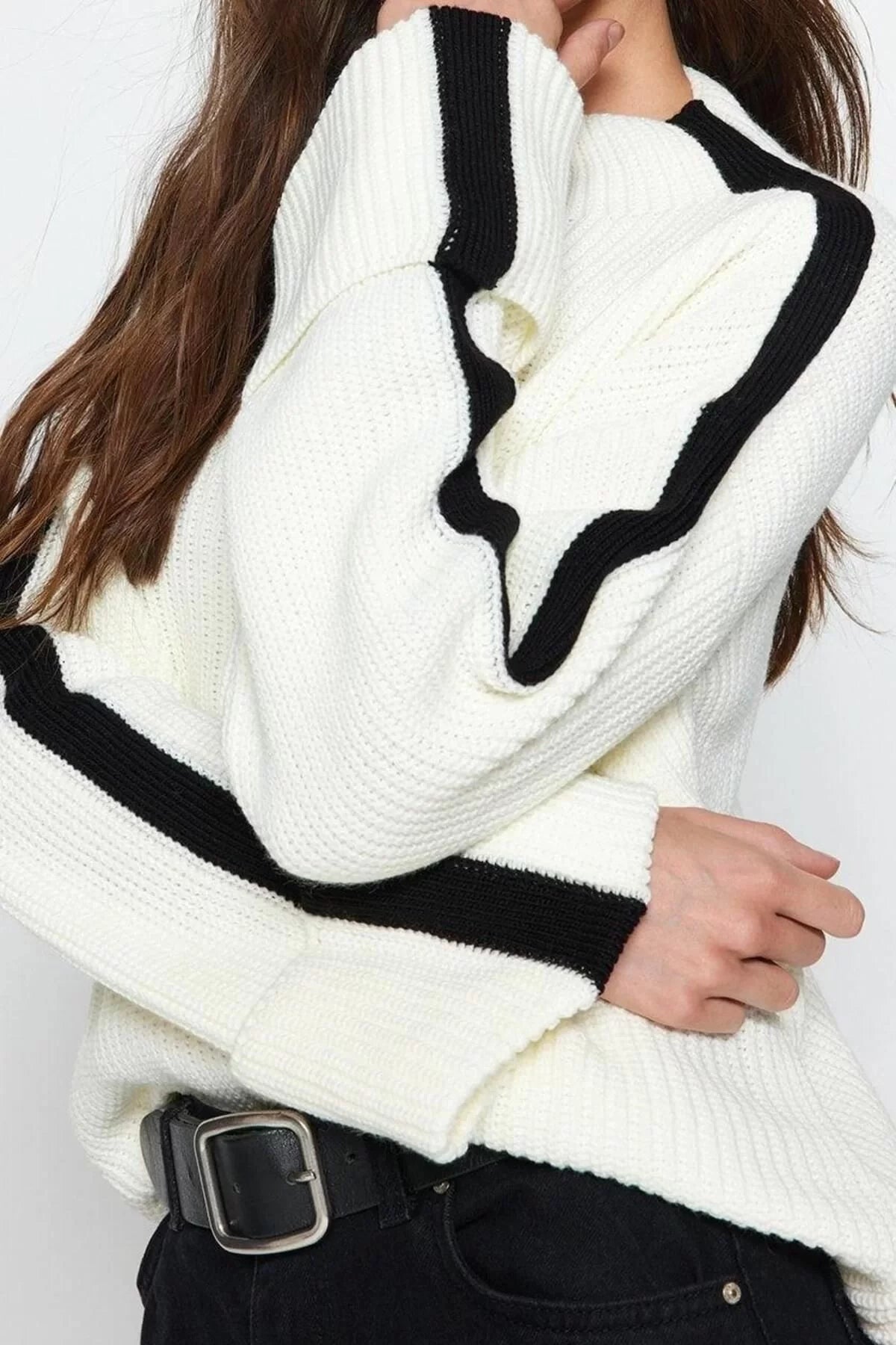 Women Fashion Stylish Crew Neck Low Sleeve Regular Wide Fit Folded Sleeve Knitwear Sweater