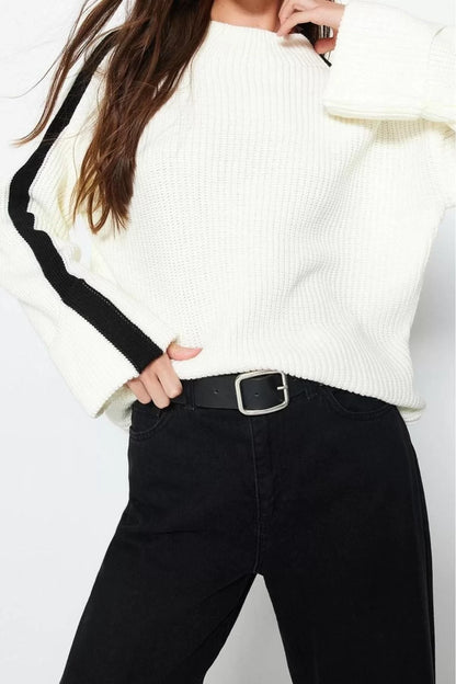 Women Fashion Stylish Crew Neck Low Sleeve Regular Wide Fit Folded Sleeve Knitwear Sweater