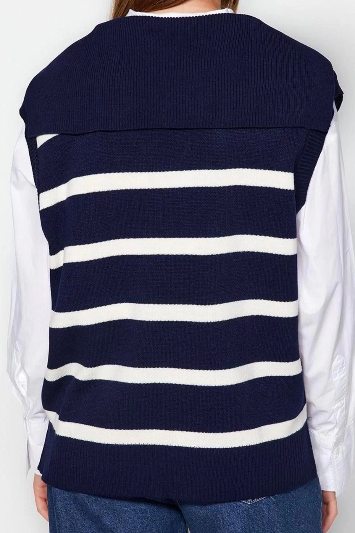 Women Fashion Stylish Turn-down Collar Standard Sleeve Regular Striped Knitted Sweater