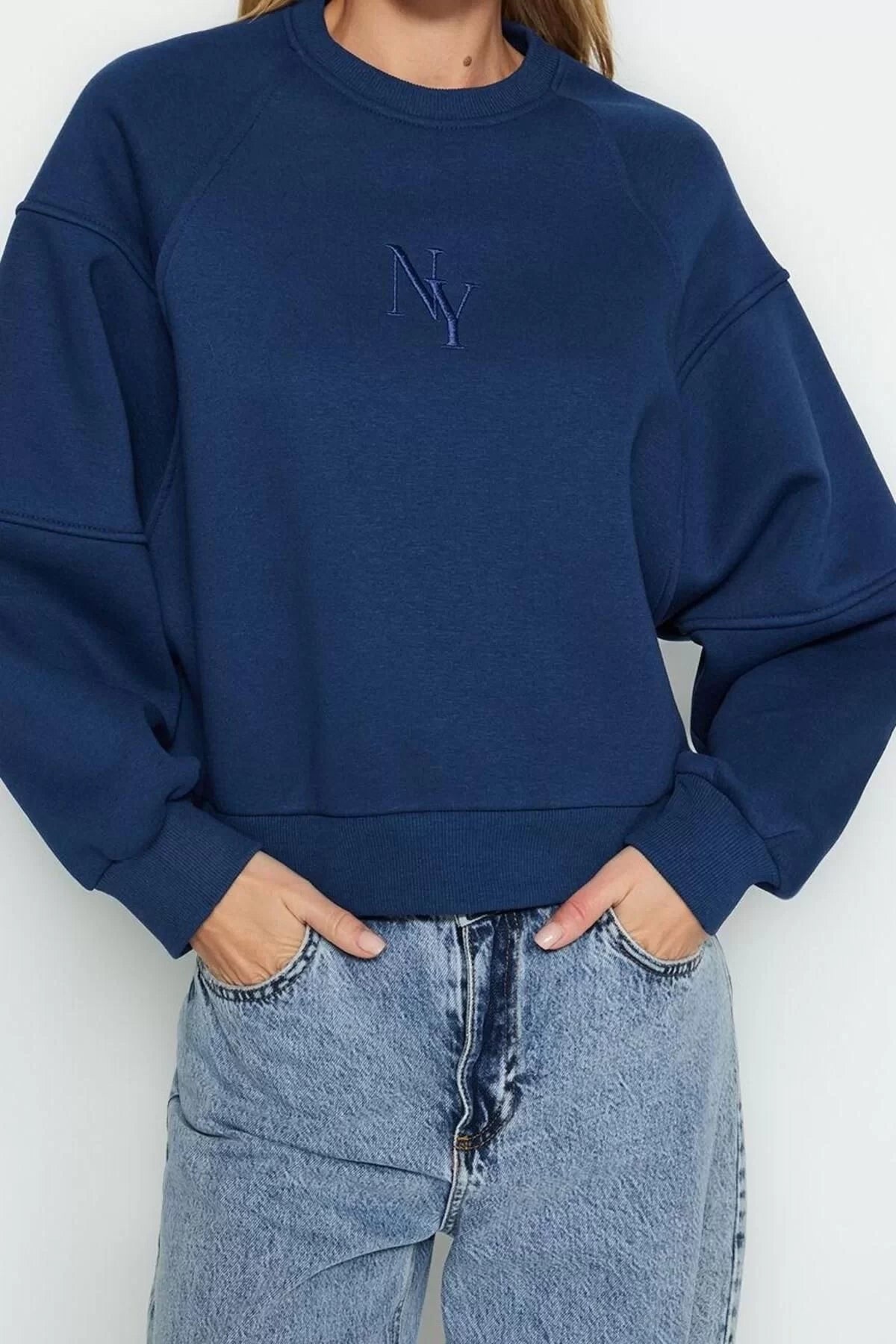 Women Fashion Stylish Regular Crew Neck Low Sleeve Crop Fit Embroidered Thick Fleece Knitted Sweatshirt