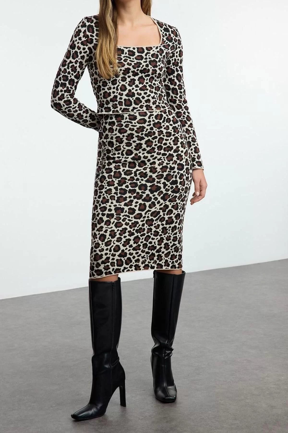 Women Fashion Stylish Regular Length Long Sleeve Leopard Patterned Knitwear Top-Bottom Set