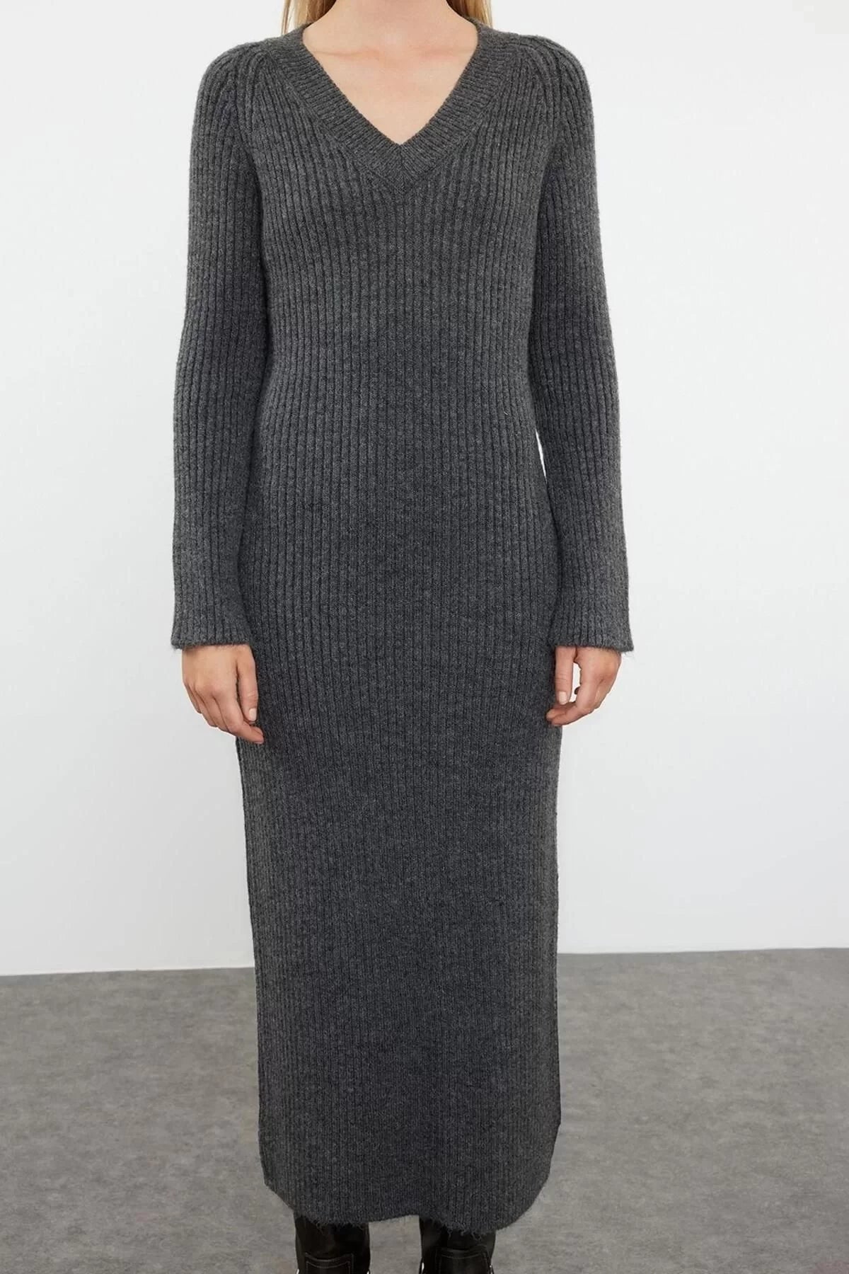 Women Fashion Stylish Maxi Length V Neck Regular Knitted Woolen Basic Dress