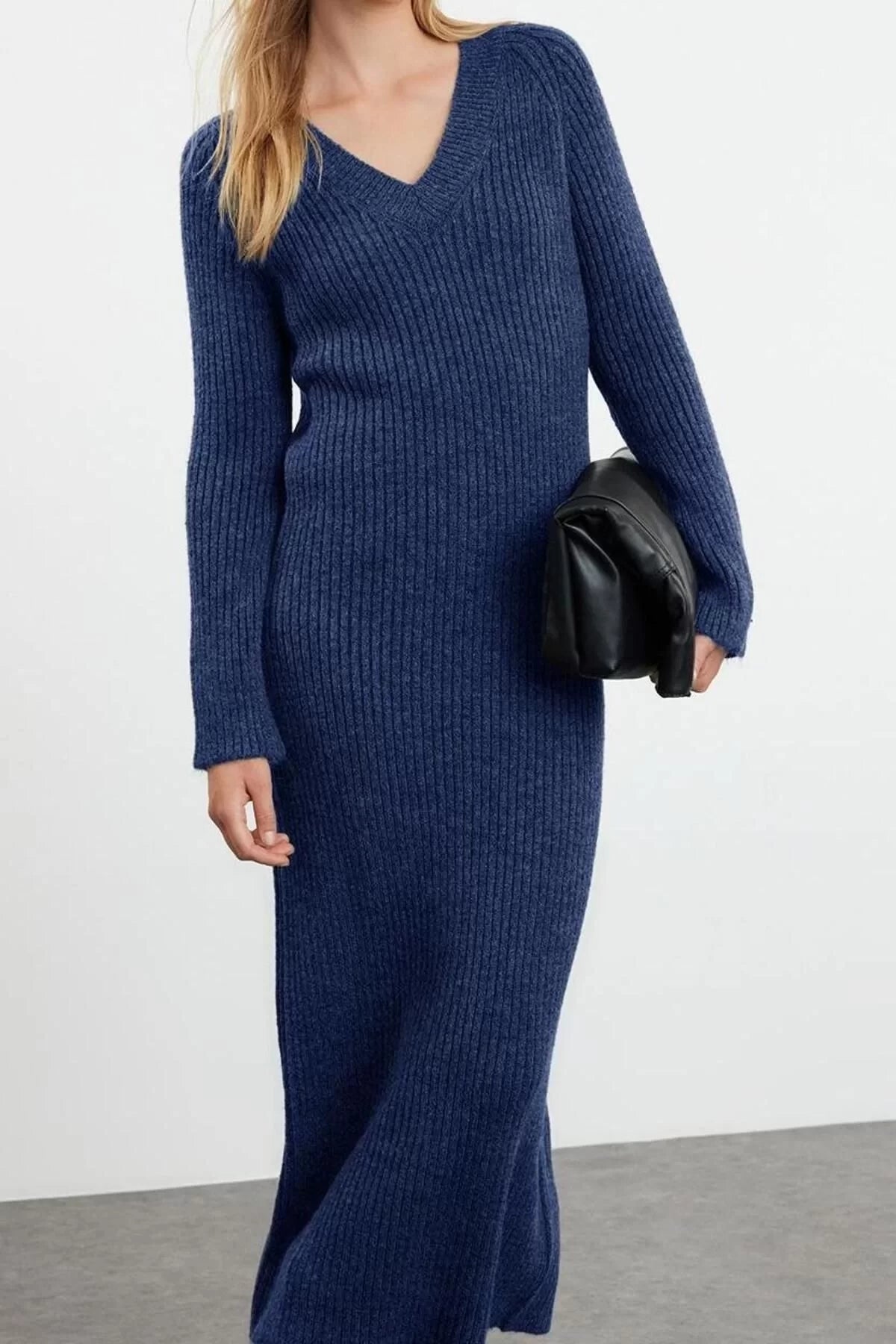 Women Fashion Stylish Maxi Length V Neck Regular Knitted Woolen Basic Dress