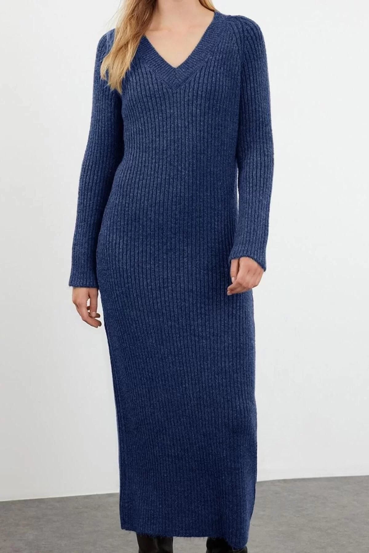 Women Fashion Stylish Maxi Length V Neck Regular Knitted Woolen Basic Dress