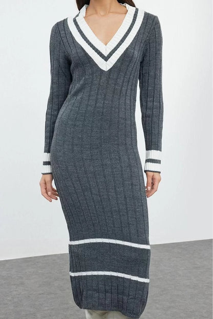 Women Fashion Stylish Midi Length V Neck Regular Knit Color Block Dress