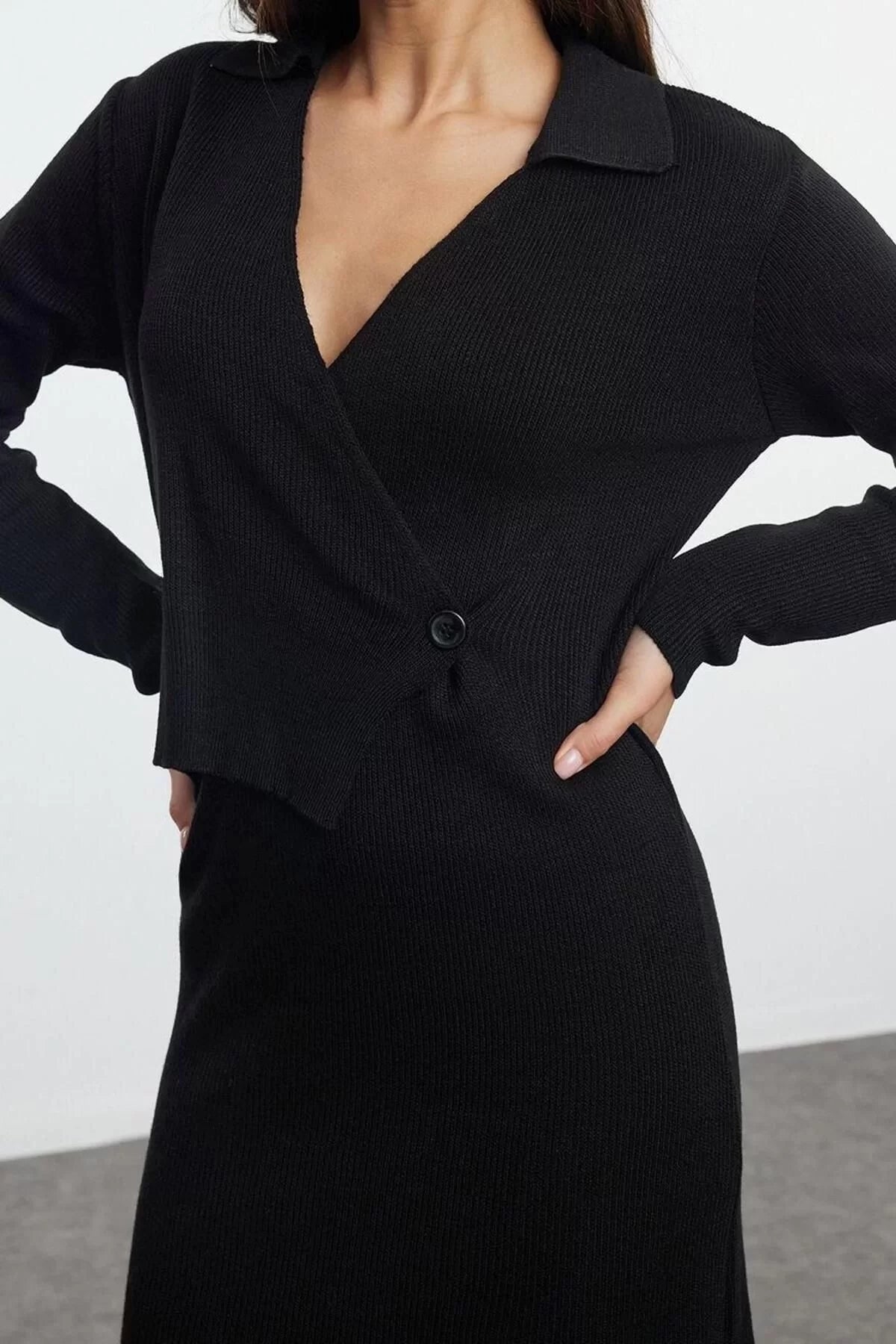 Women Fashion Stylish Midi Length Double Breasted Regular Knitted Plain Dress