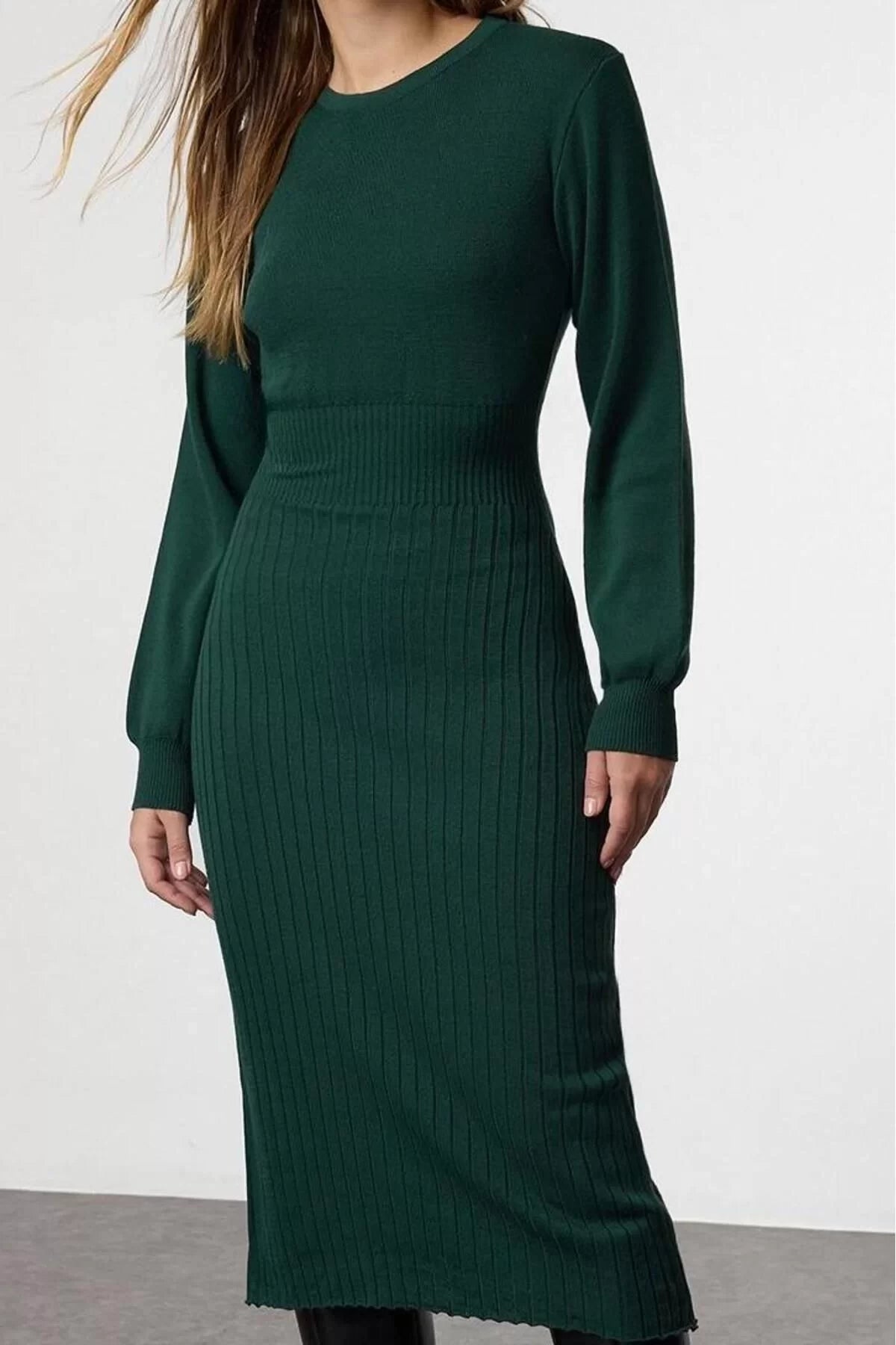 Women Fashion Stylish Midi Length Crew Neck Regular Dark Knitwear A-Line Form Fit Dress