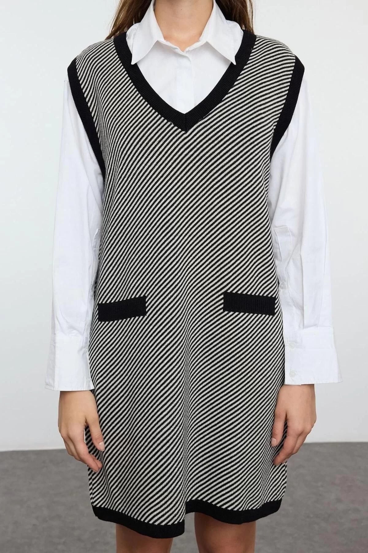 Women Fashion Stylish Mini Length V Neck Regular Knit Color Block Dress