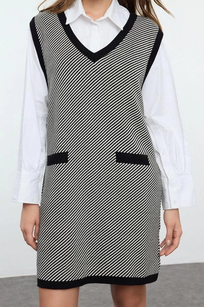 Women Fashion Stylish Mini Length V Neck Regular Knit Color Block Dress