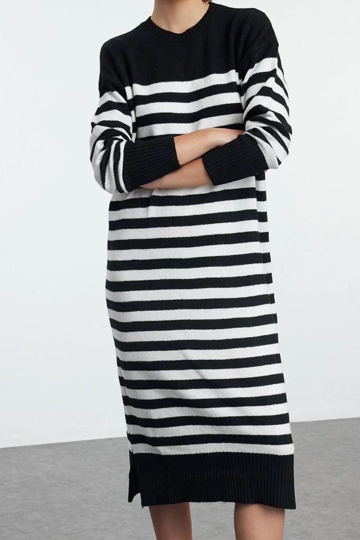 Women Fashion Stylish Midi Length Crew Neck Regular Striped Knitwear Soft Texture Dress