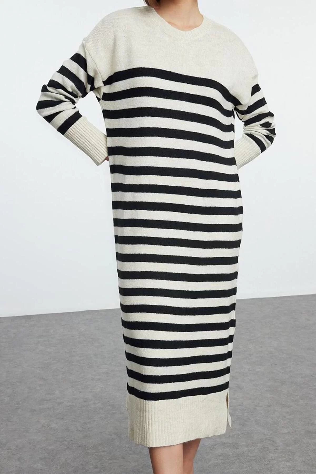 Women Fashion Stylish Midi Length Crew Neck Regular Striped Knitwear Soft Texture Dress