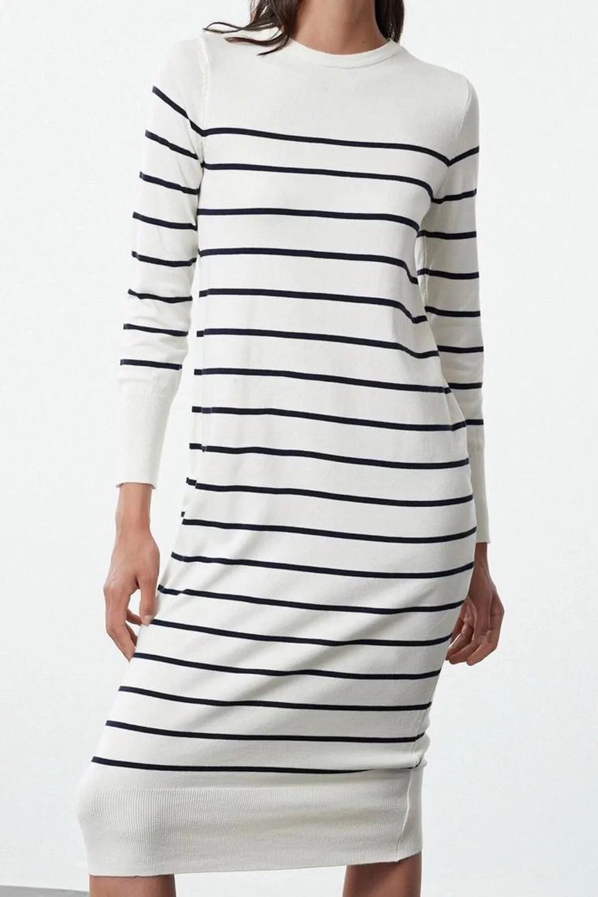 Women Fashion Stylish Midi Length Crew Neck Regular Premium Yarn Special Yarn Knitwear Basic Striped Dress