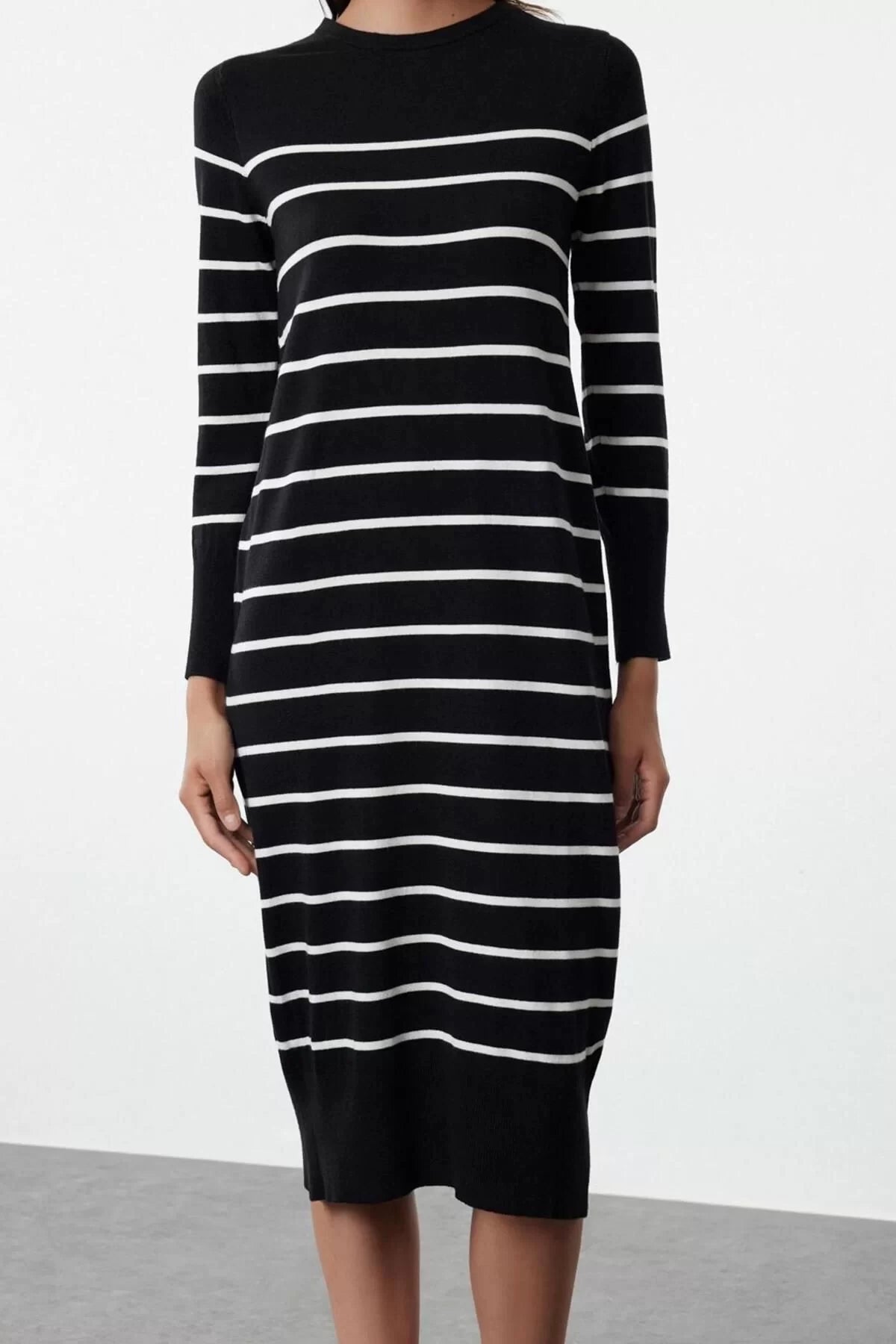 Women Fashion Stylish Midi Length Crew Neck Regular Premium Yarn Special Yarn Knitwear Basic Striped Dress