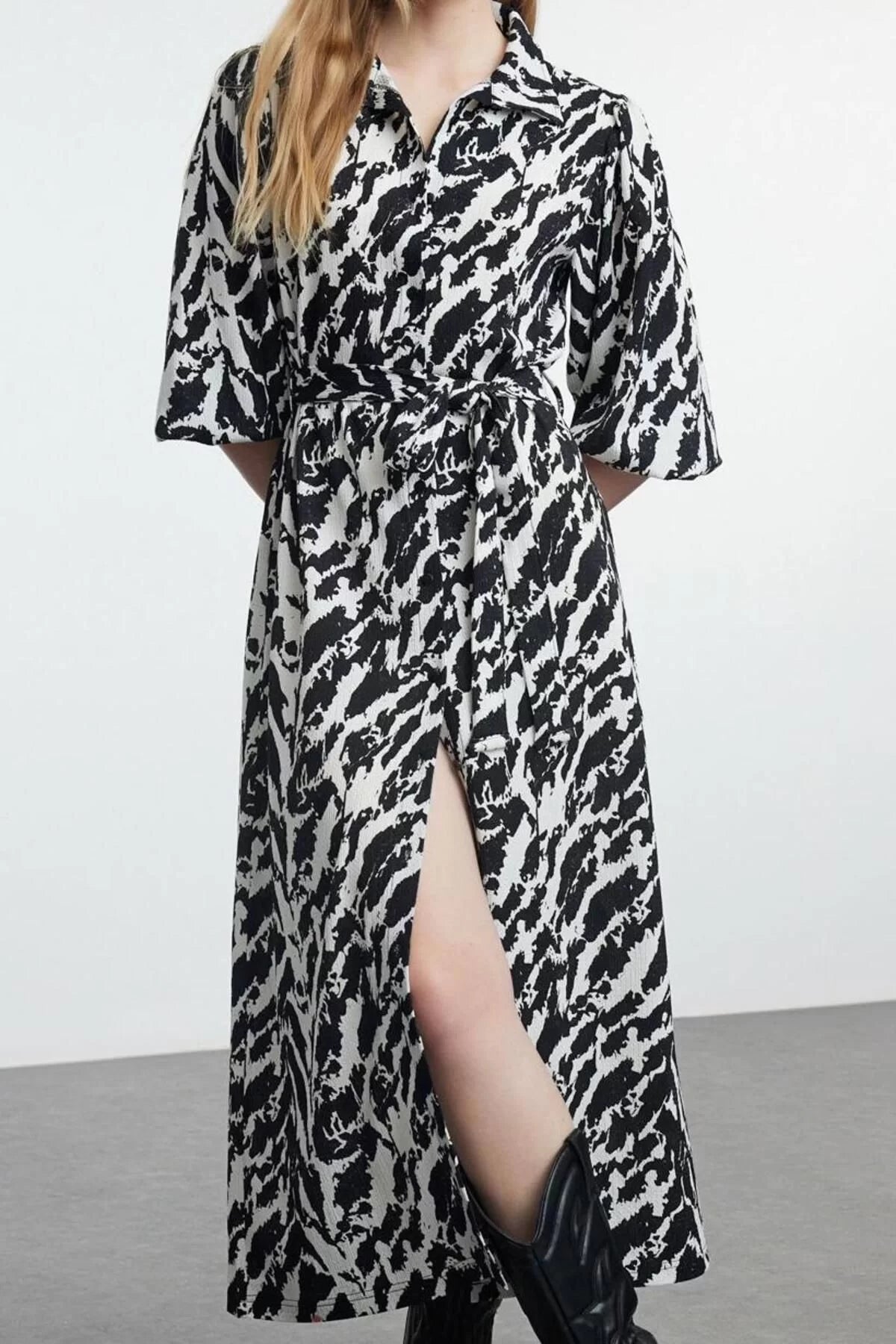 Women Fashion Maxi Length Shirt Collar Relaxed Animal Print Belted Crepe Textured Knit Shirt Dress