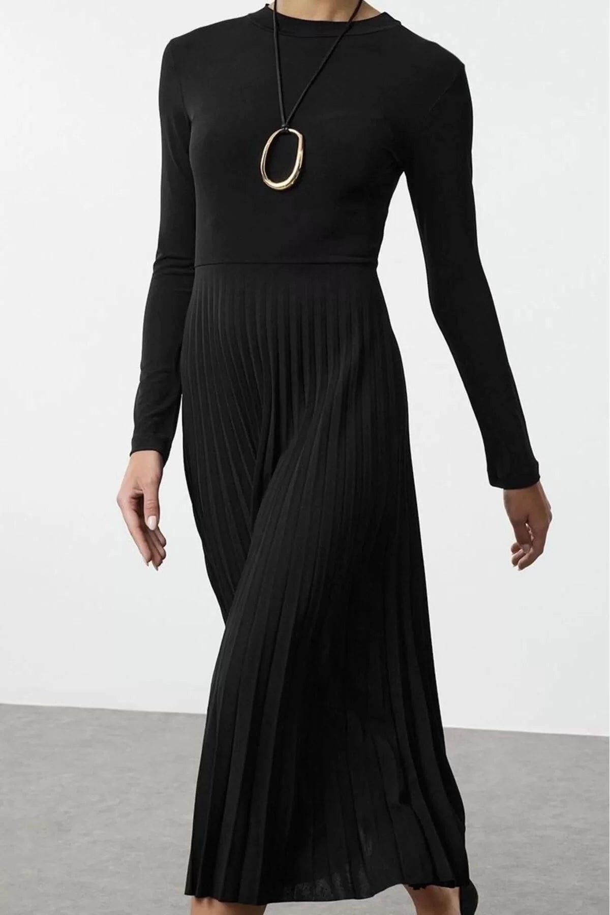 Women's Fashion Maxi Length Stand Collar Slim Pleated Detail Skater Waist Open Long Sleeve Flexible Knitted Dress