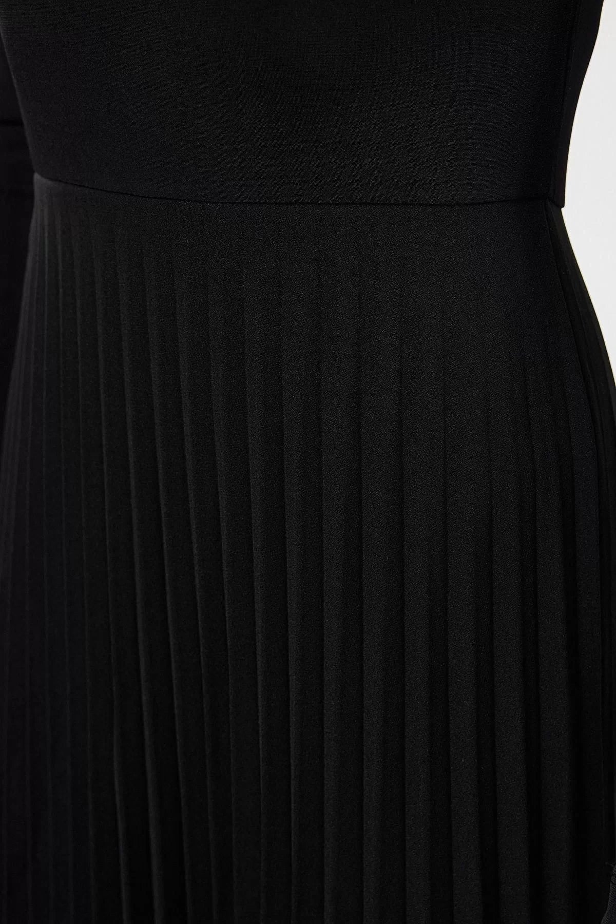 Women's Fashion Maxi Length Stand Collar Slim Pleated Detail Skater Waist Open Long Sleeve Flexible Knitted Dress